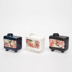 Shiki Yuzen Tripod Vase