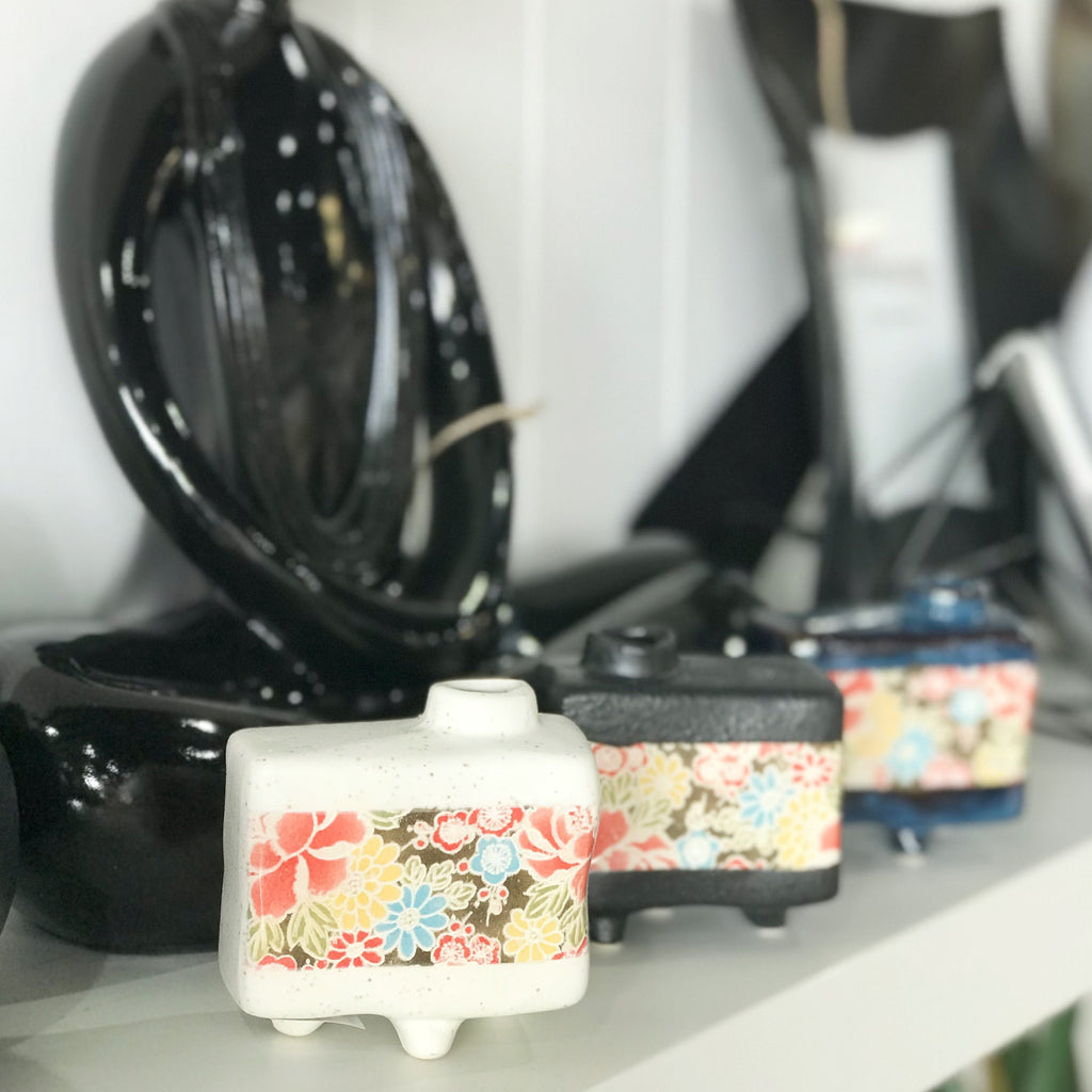 Shiki Yuzen Tripod Vase